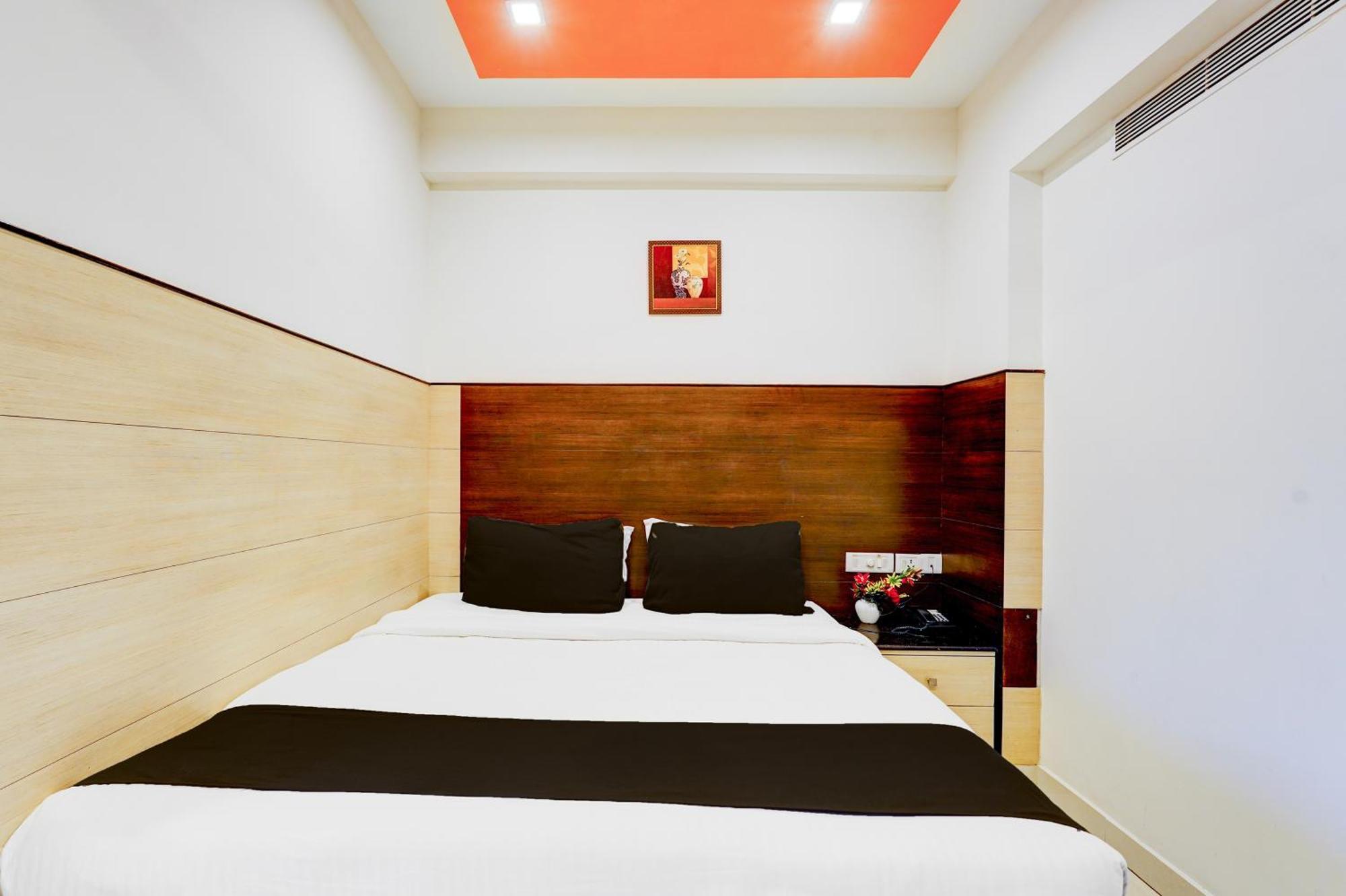 Saibala Budget Airport Hotel Madras Buitenkant foto