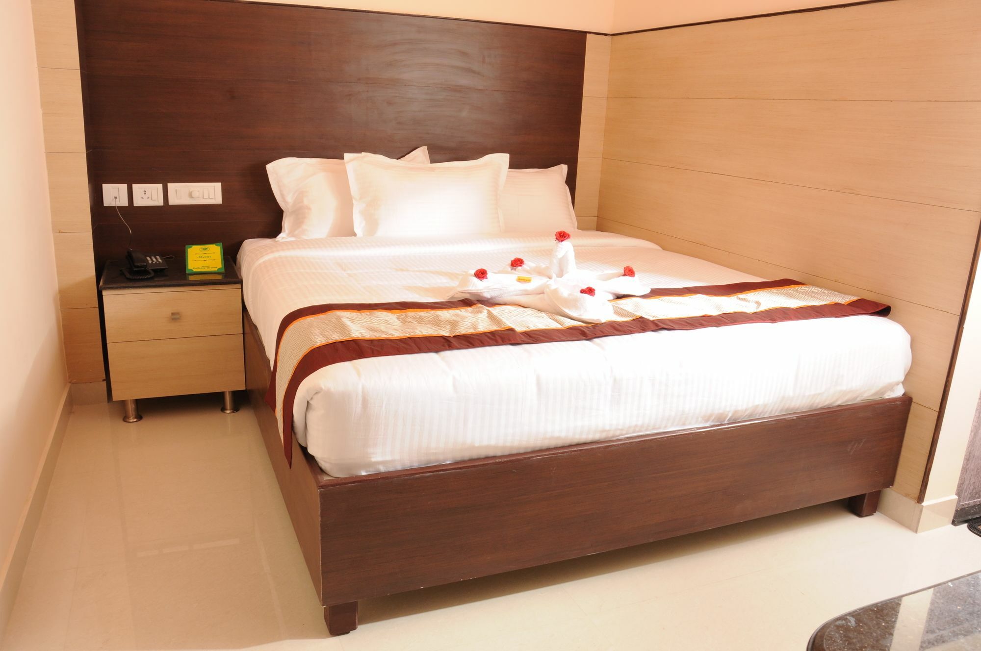 Saibala Budget Airport Hotel Madras Buitenkant foto