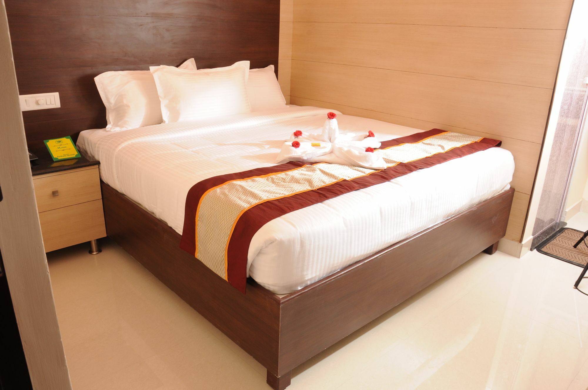 Saibala Budget Airport Hotel Madras Buitenkant foto