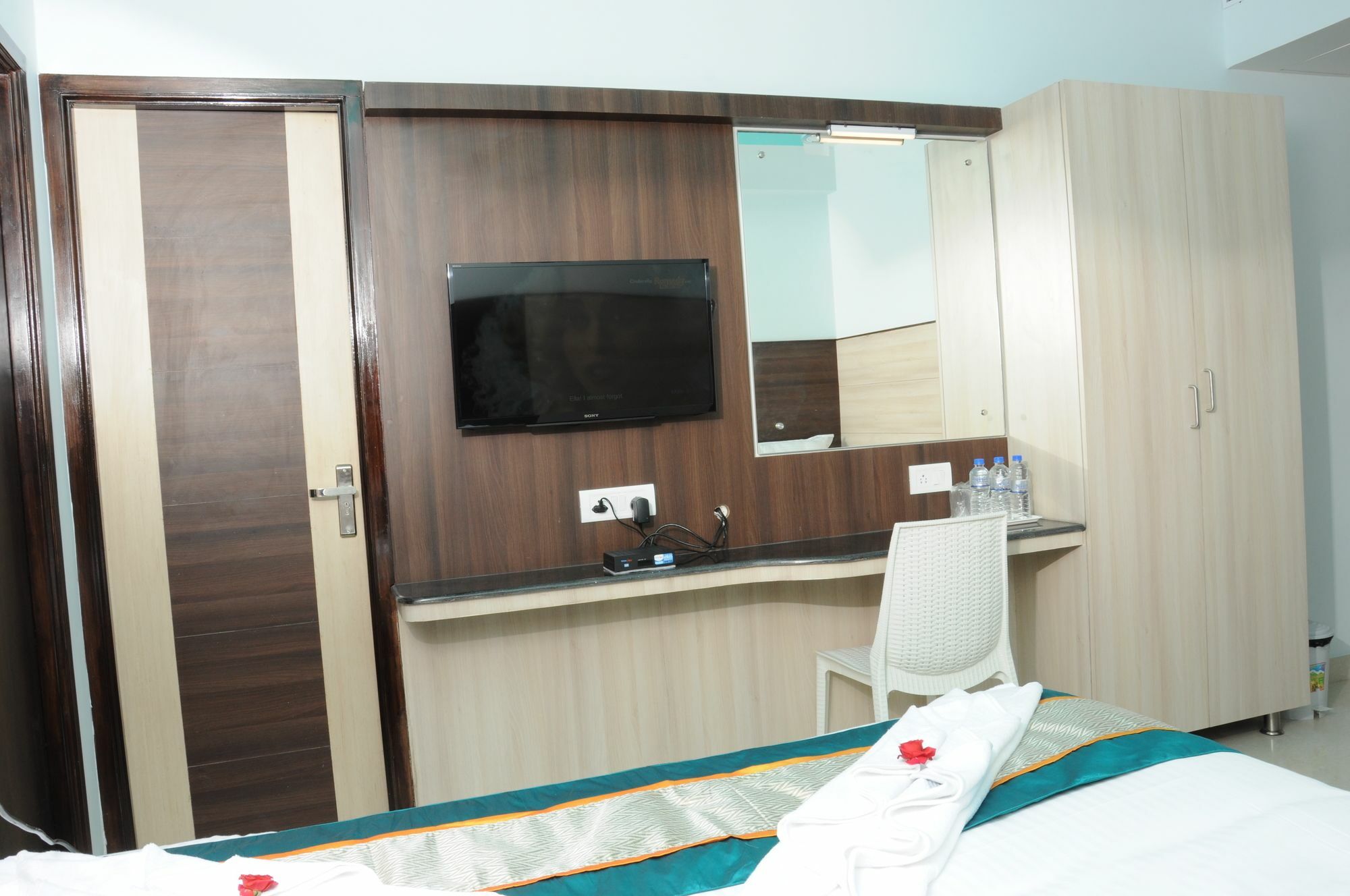 Saibala Budget Airport Hotel Madras Buitenkant foto