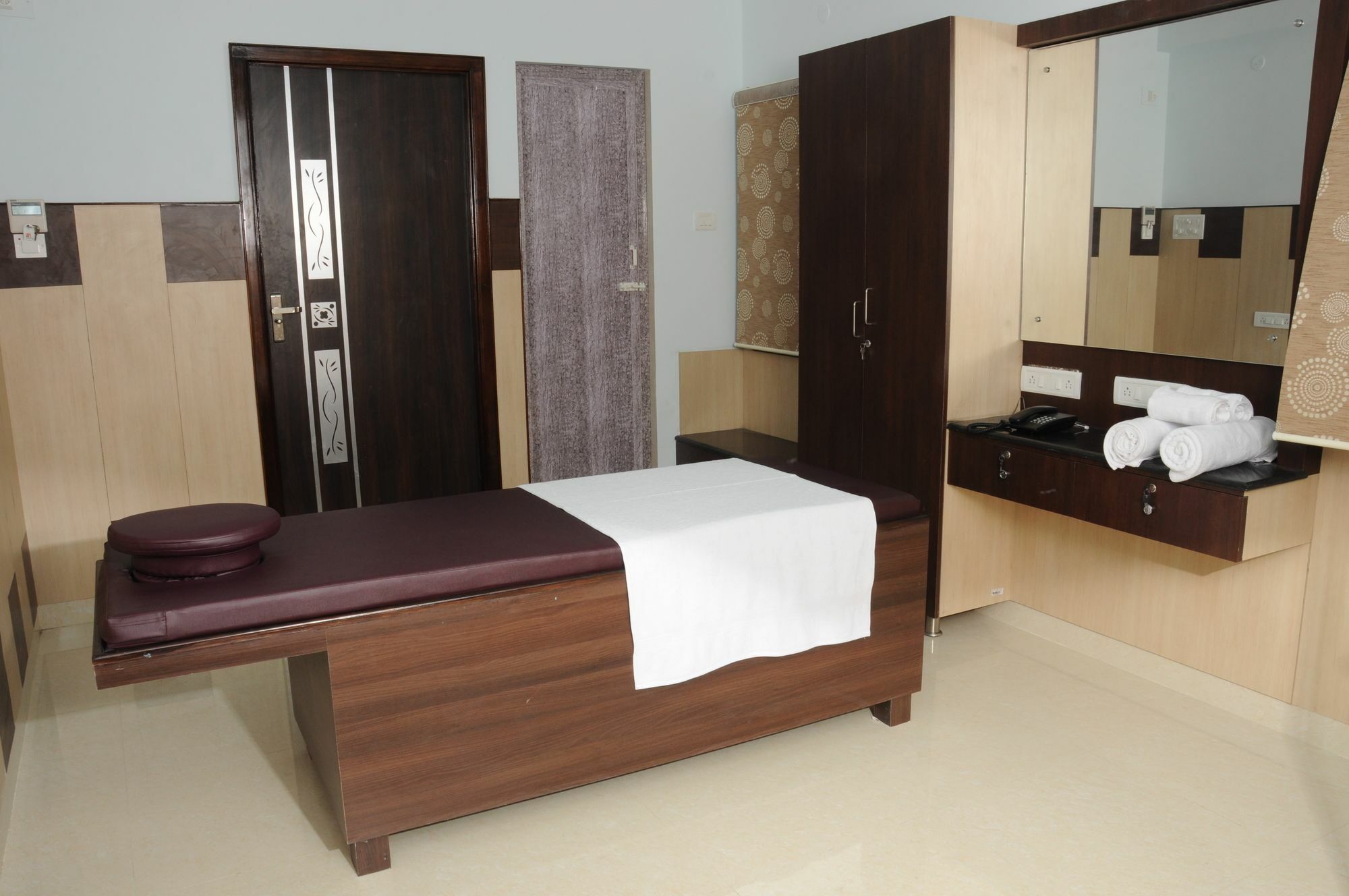 Saibala Budget Airport Hotel Madras Buitenkant foto