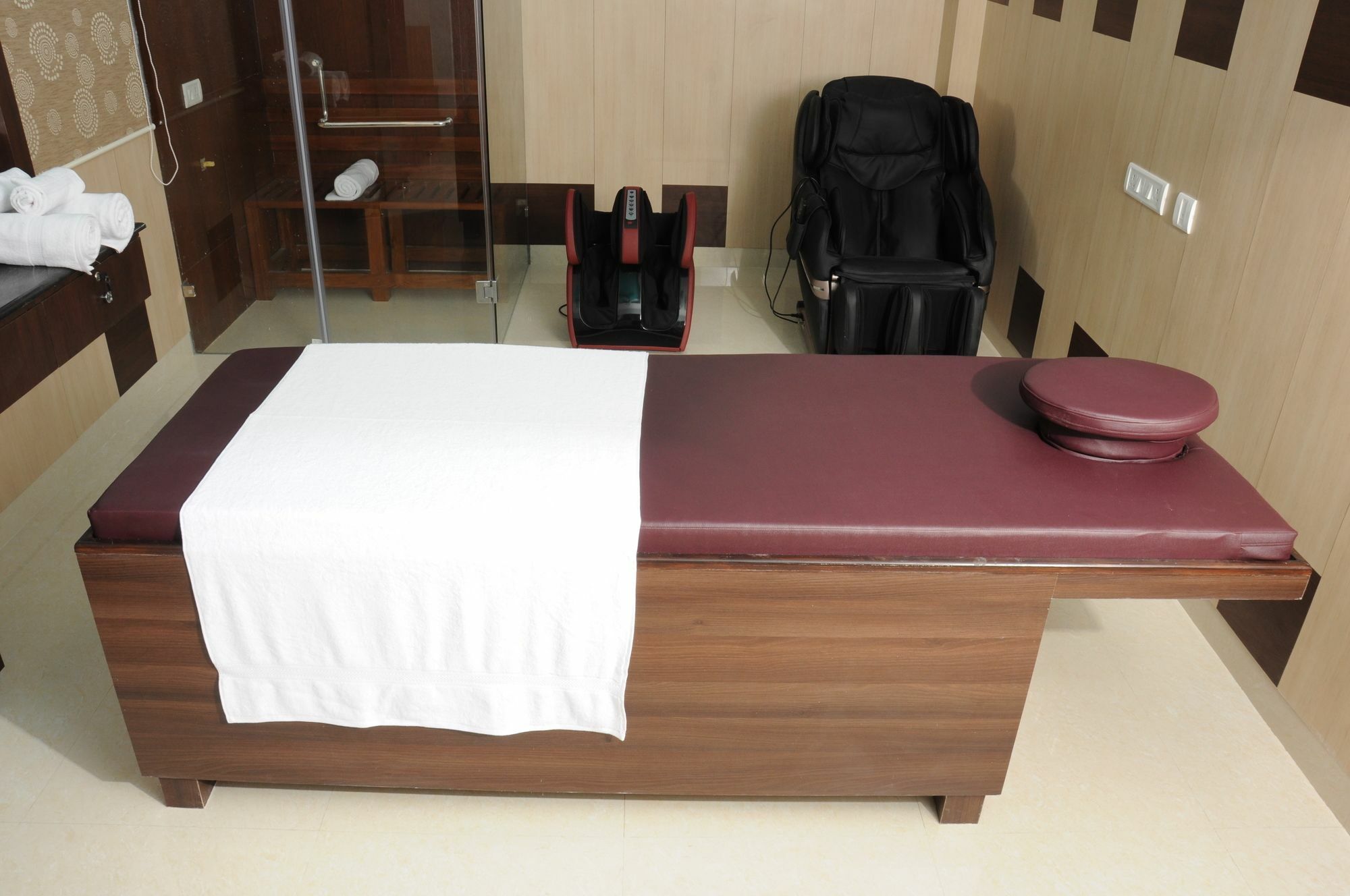 Saibala Budget Airport Hotel Madras Buitenkant foto